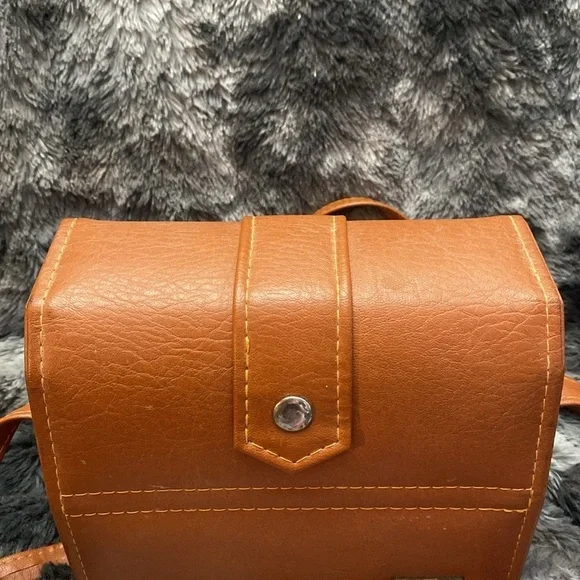 Vintage Pentax Brown Leather Camera Bag with accessories. - Picture 8 of 16